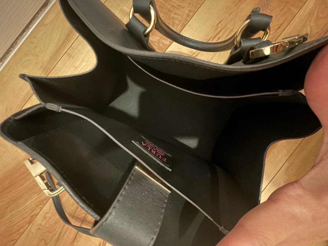 美品　FURLA ショルダーバック　ブラック