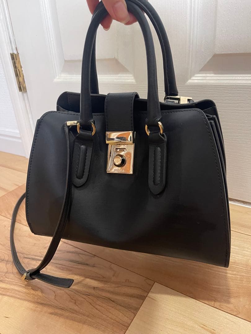 美品　FURLA ショルダーバック　ブラック