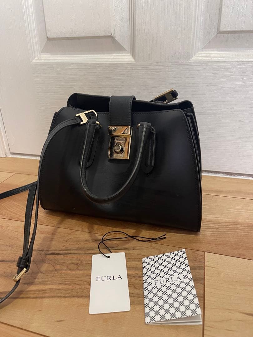 美品　FURLA ショルダーバック　ブラック