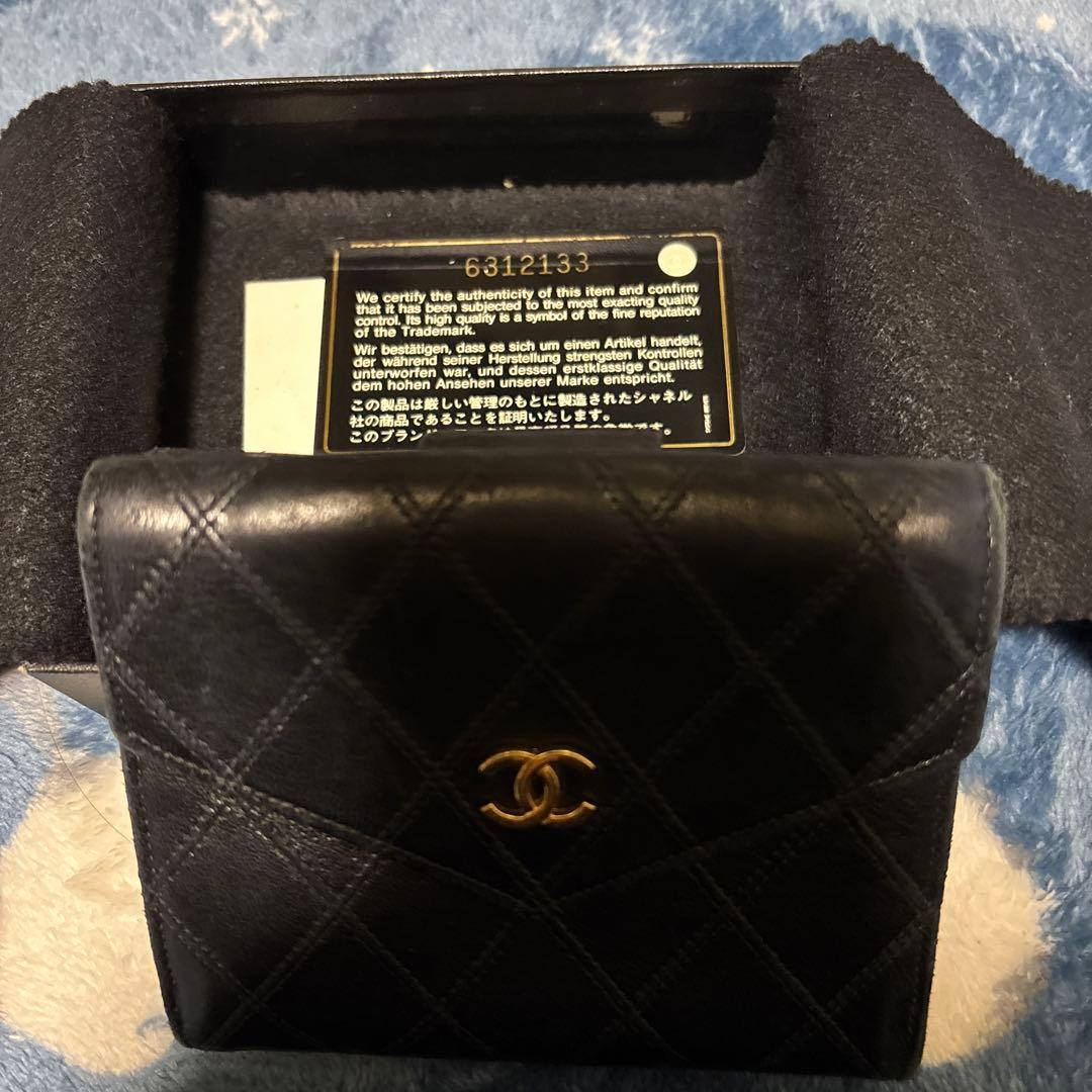 Y*読様 CHANEL 黒 レザー 二つ折り財布