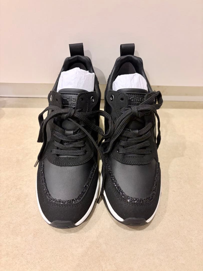 試着のみ極美品23cm +diana厚底ヒールアップスニーカー 黒