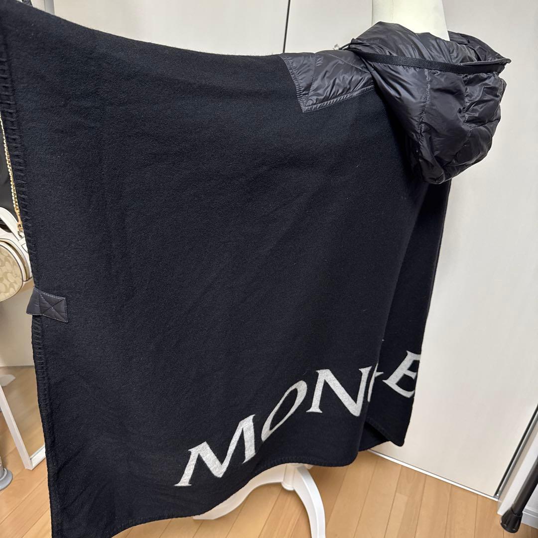 MONCLER フード付きポンチョ 黒