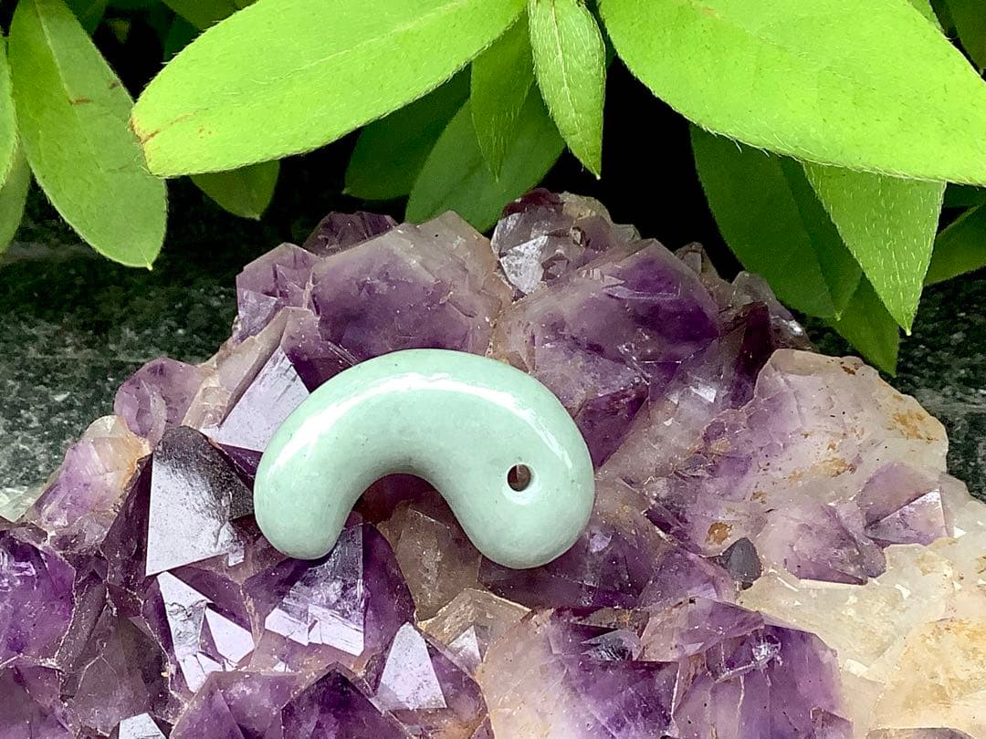 人気の平塚古墳勾玉型　糸魚川翡翠　本物の国石天然のお守り‼️ 鑑別書取得品‼️