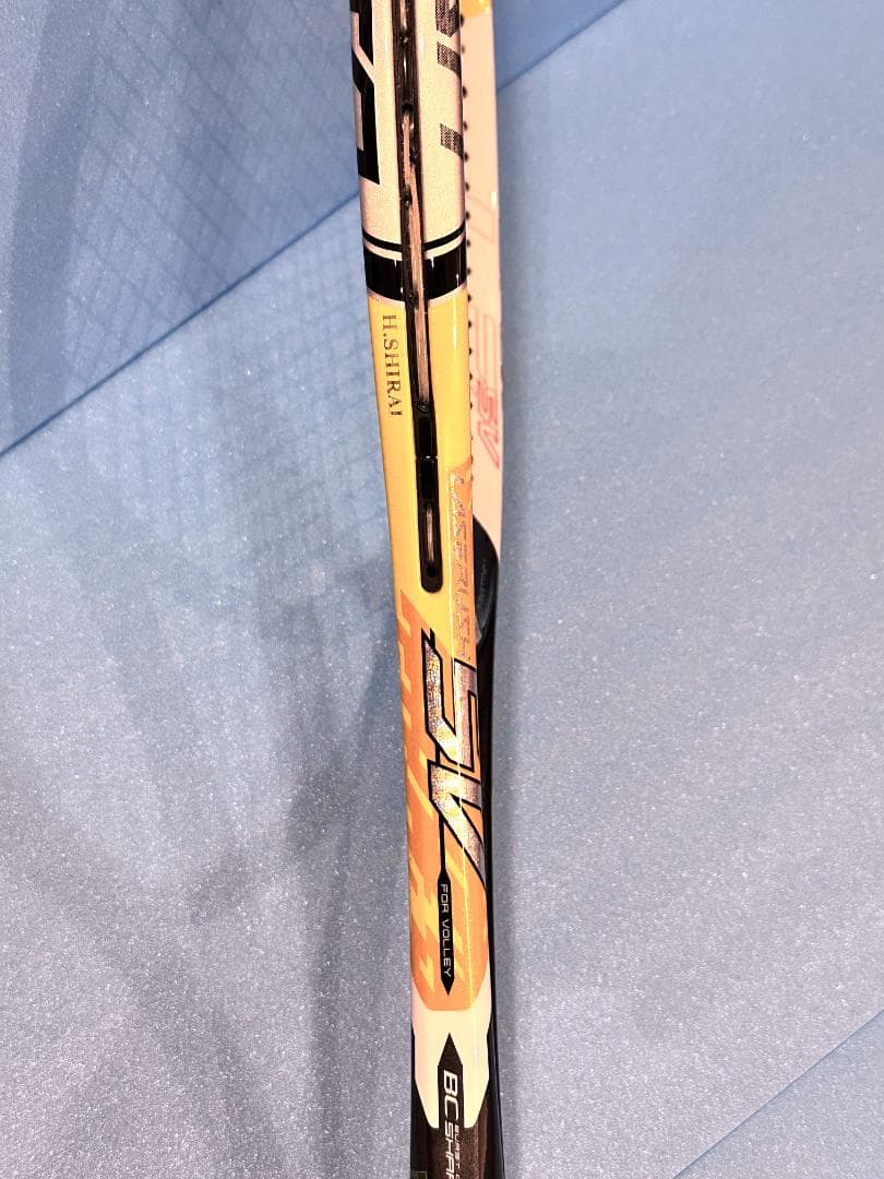 （美品）YONEX レーザーラッシュ 5V ガムブースト（26ポンド）