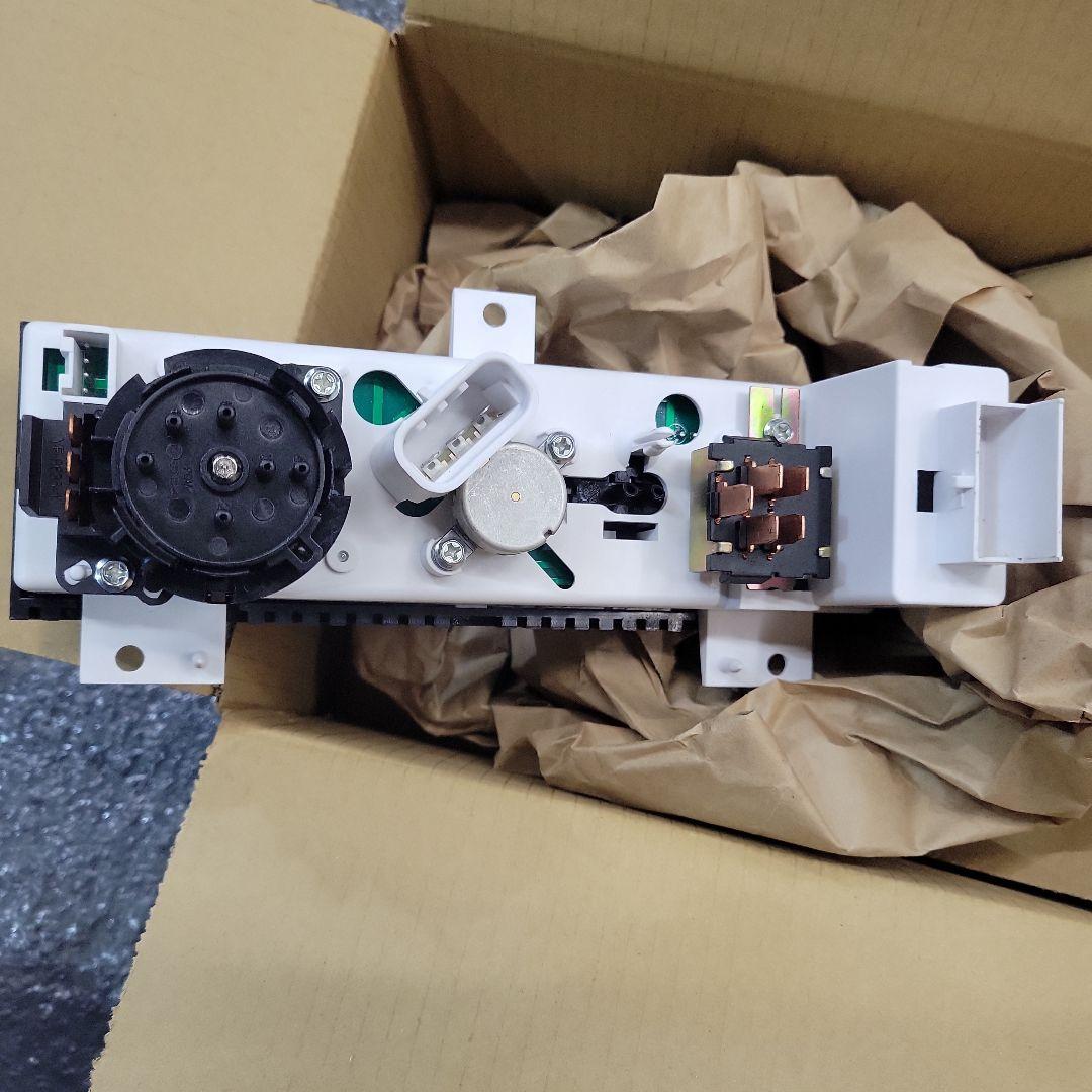 今だけ値下げラムバン　エアコンコントロールパネル 新品