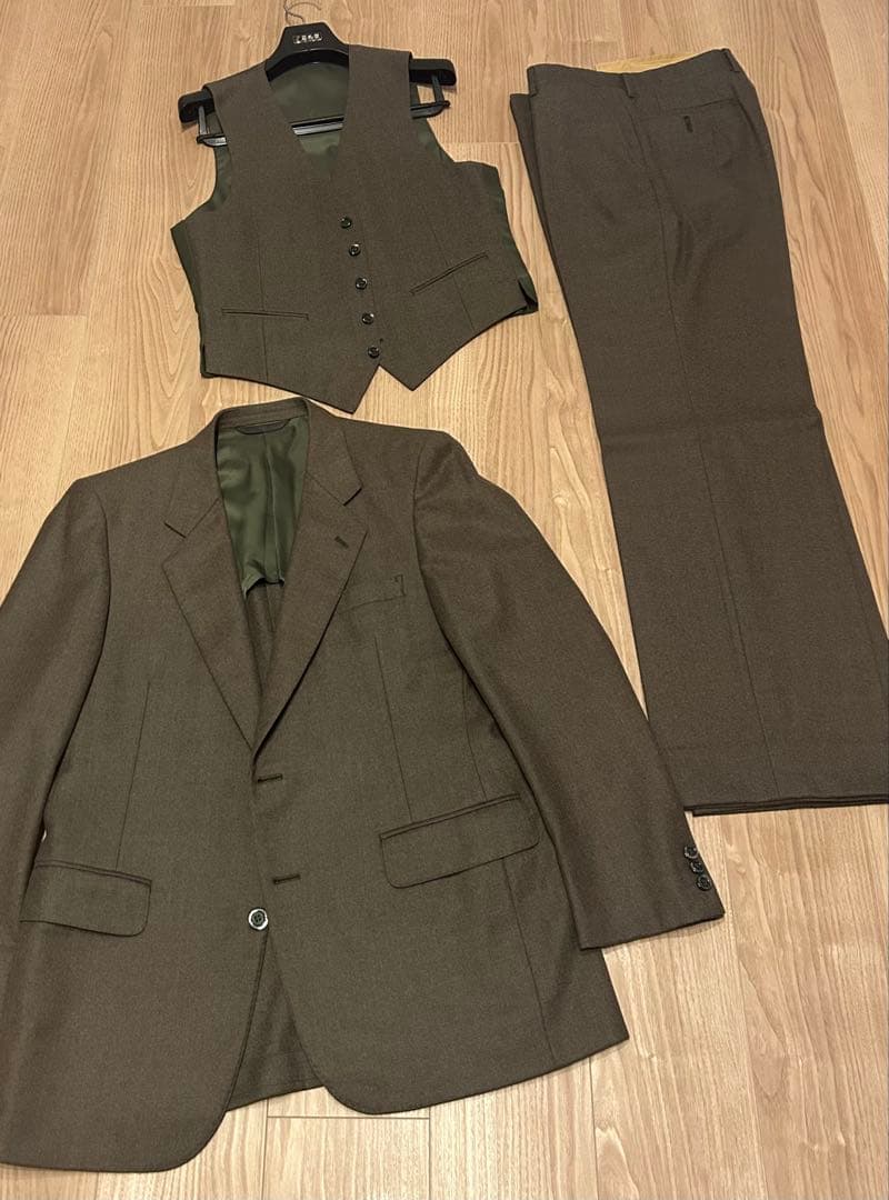 結婚式　スーツ　スリーピース