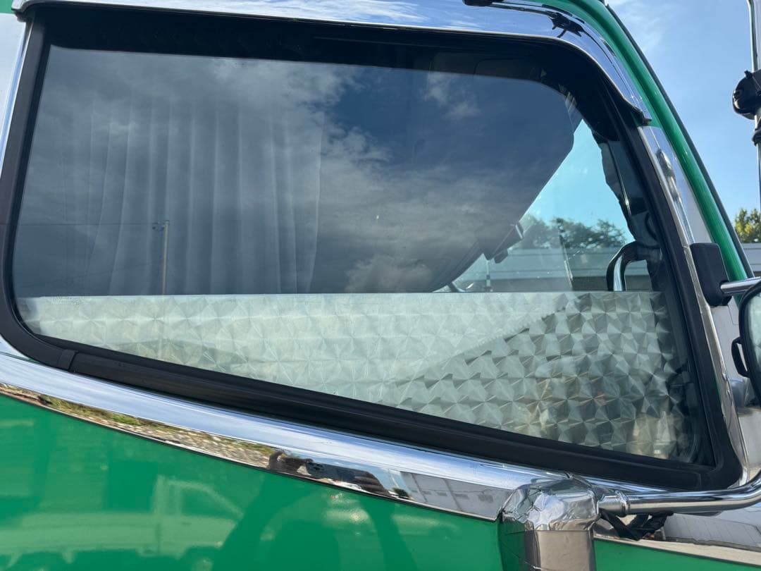 日野 17プロフィア/17レンジャー ウインドウパネルステンレス ウロコ柄