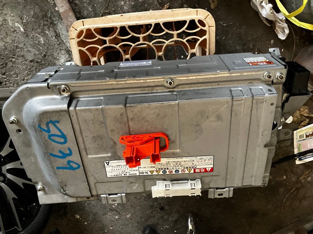 アクアNHP10ハイブリッドバッテリー