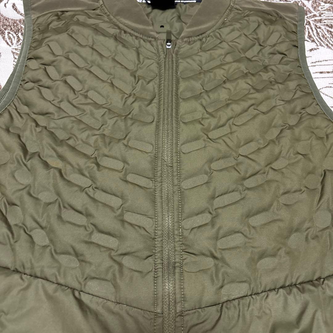 ナイキのエアロロフト ランニングベスト（ダウンベスト）と