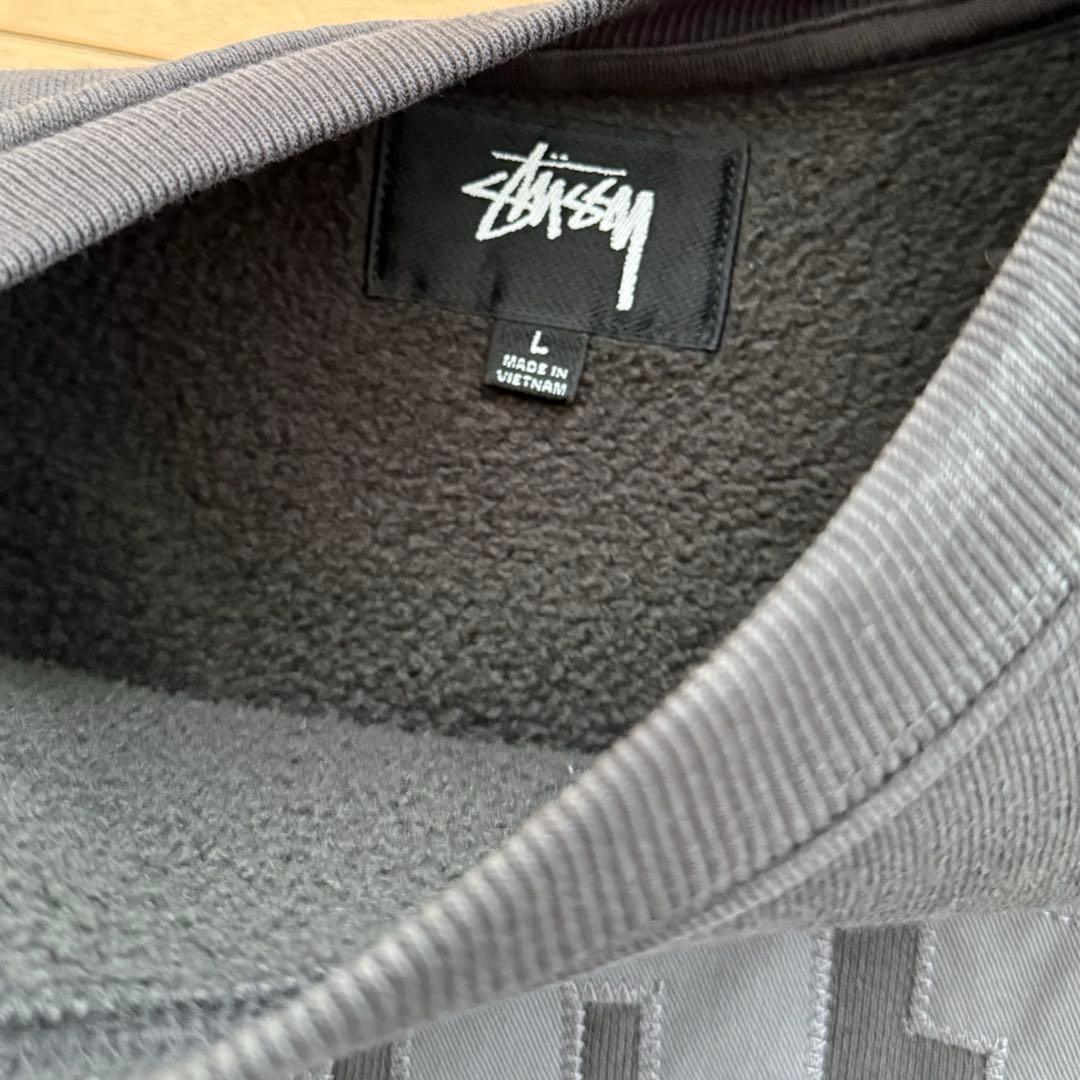 ステューシー　ユニセックス　ロゴスウェット　グレー