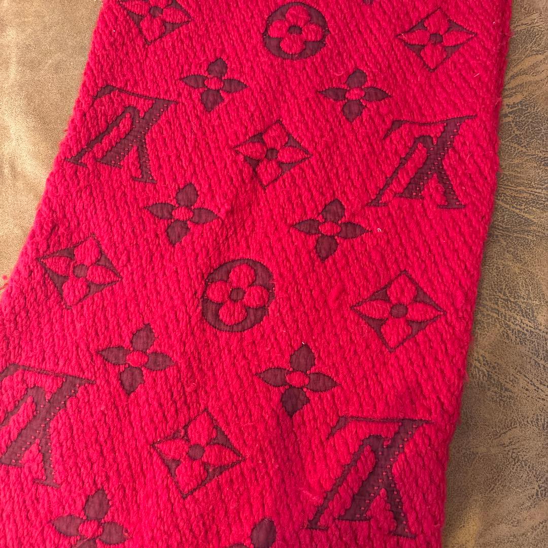 ルイヴィトン　ロゴマフラー赤