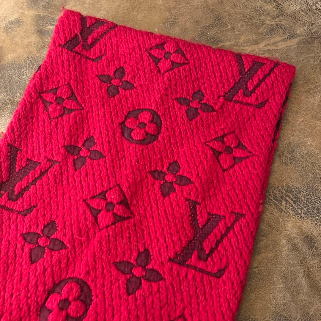 ルイヴィトン　ロゴマフラー赤