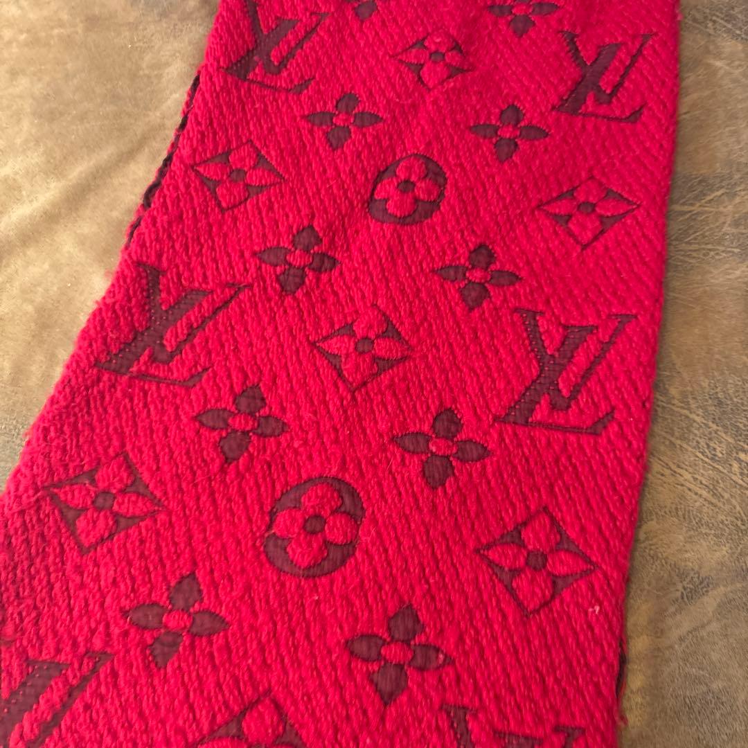 ルイヴィトン　ロゴマフラー赤