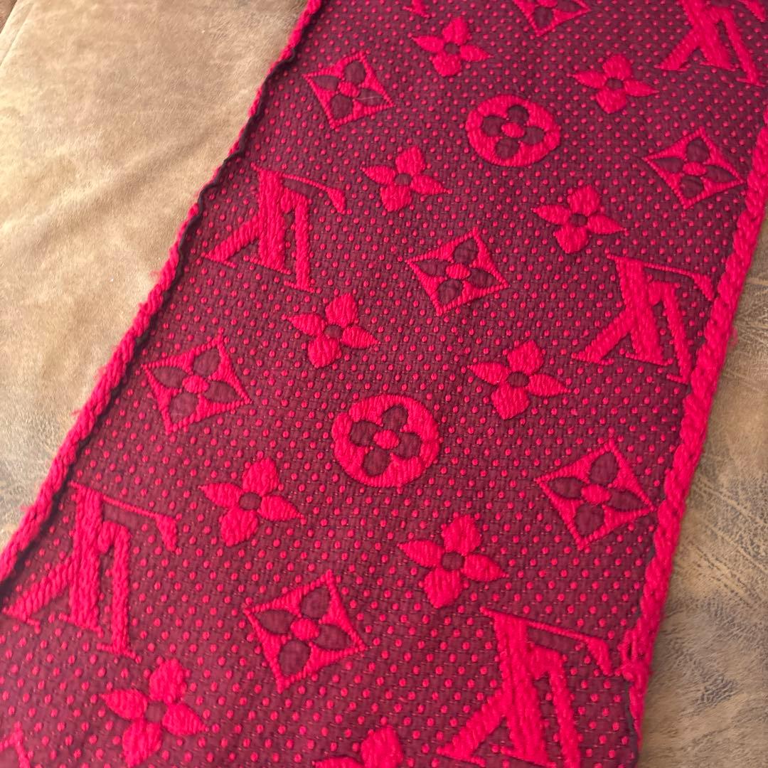 ルイヴィトン　ロゴマフラー赤