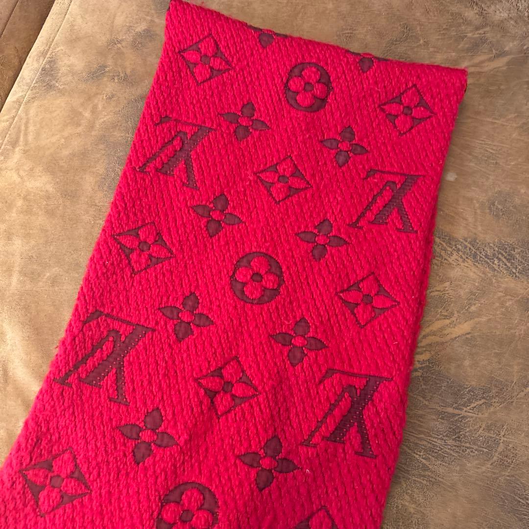 ルイヴィトン　ロゴマフラー赤