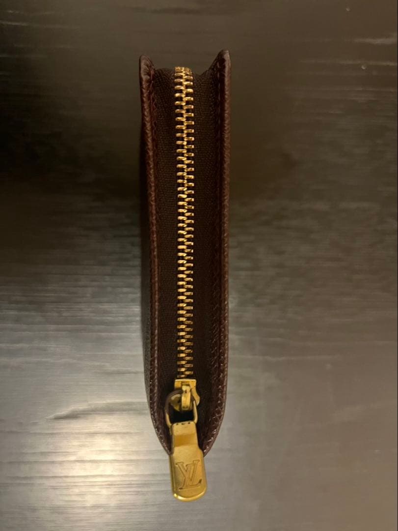 ルイヴィトンの二つ折り財布