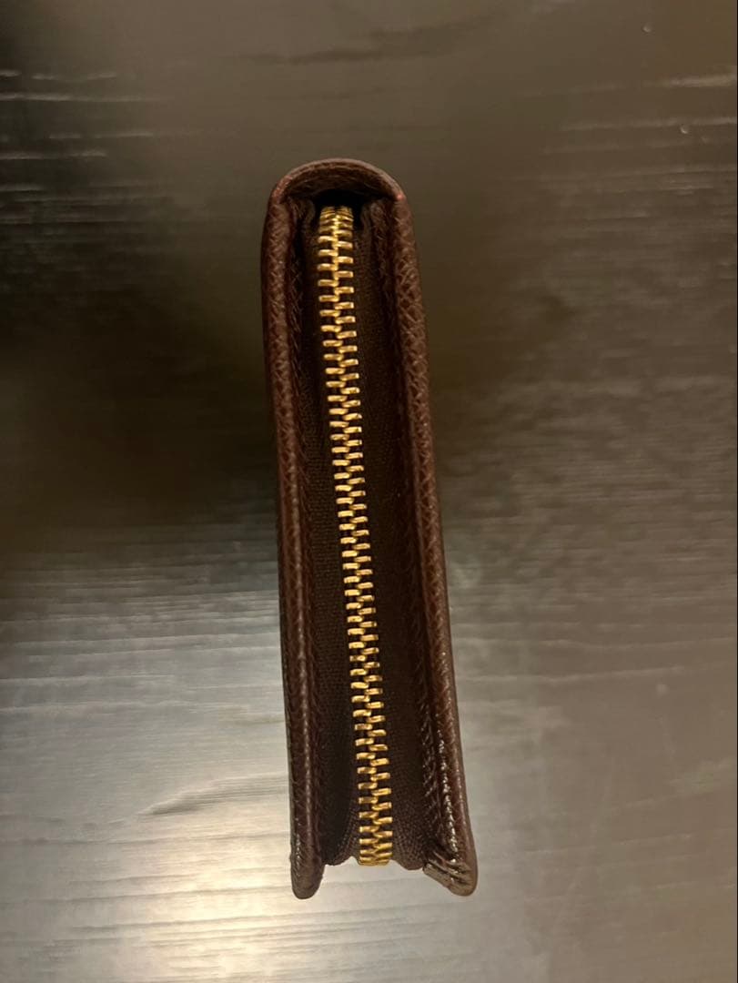 ルイヴィトンの二つ折り財布