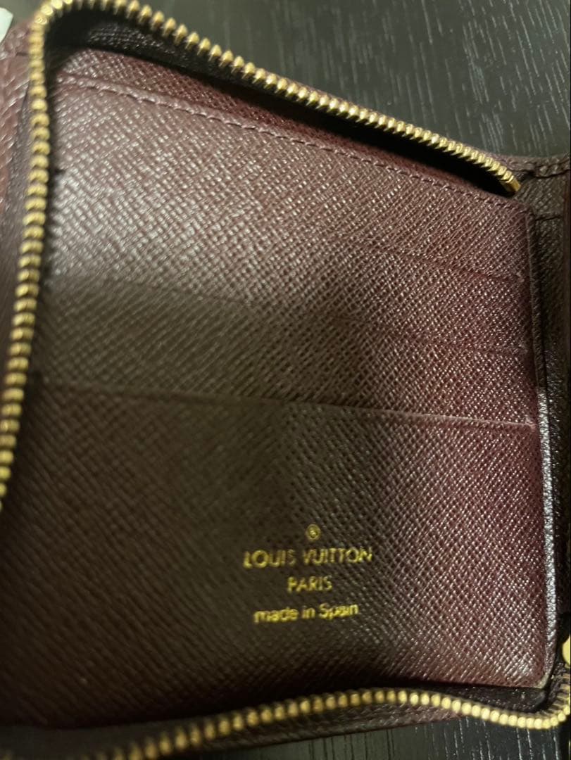 ルイヴィトンの二つ折り財布