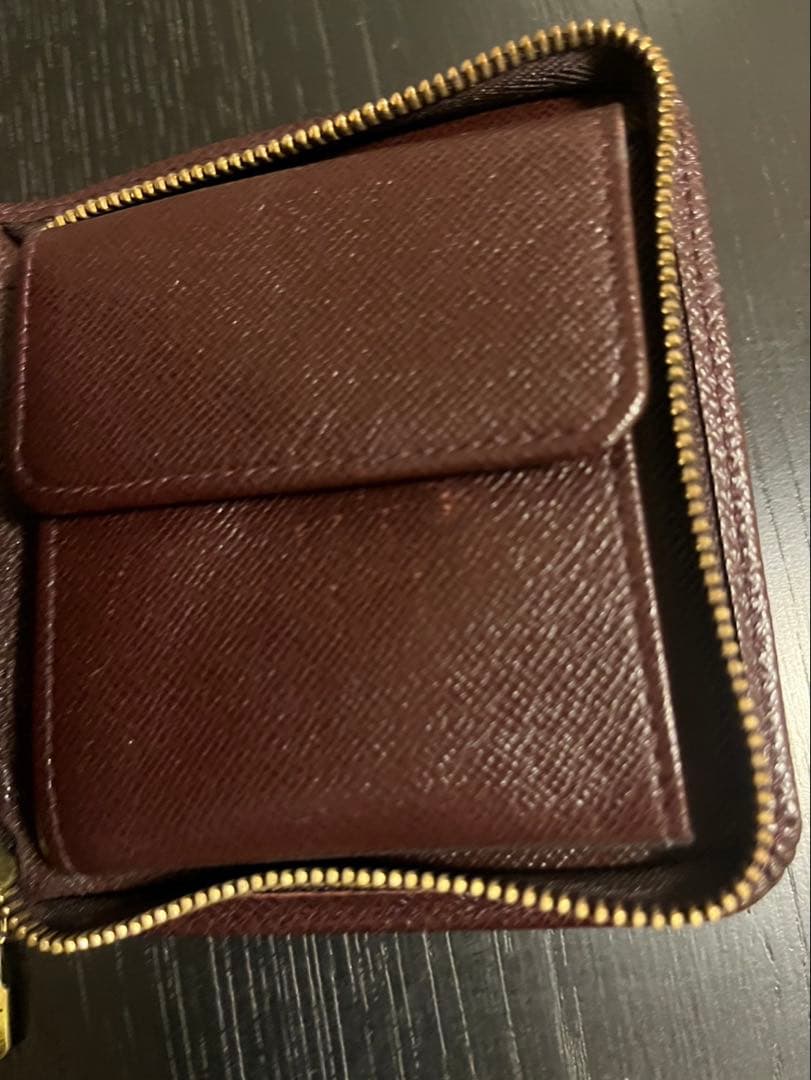 ルイヴィトンの二つ折り財布