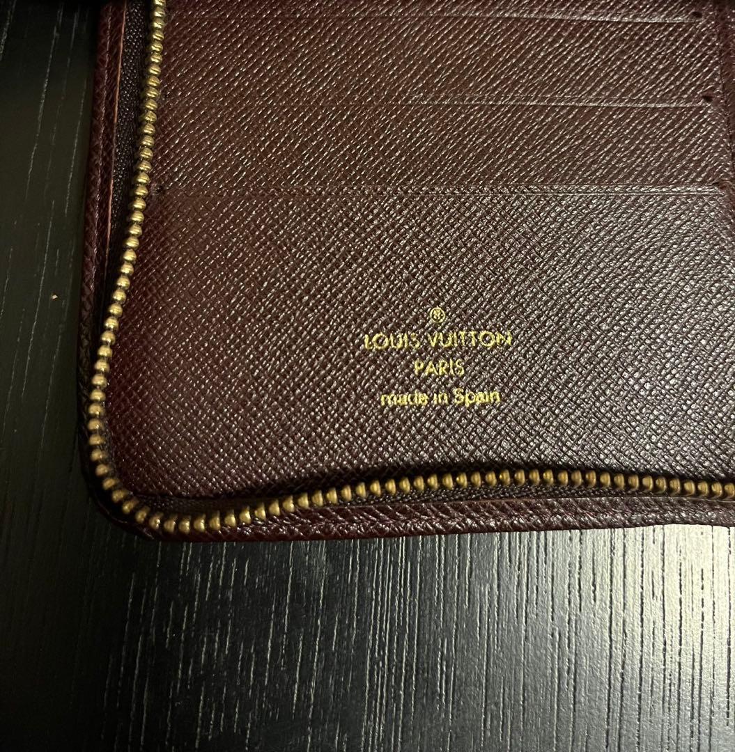 ルイヴィトンの二つ折り財布