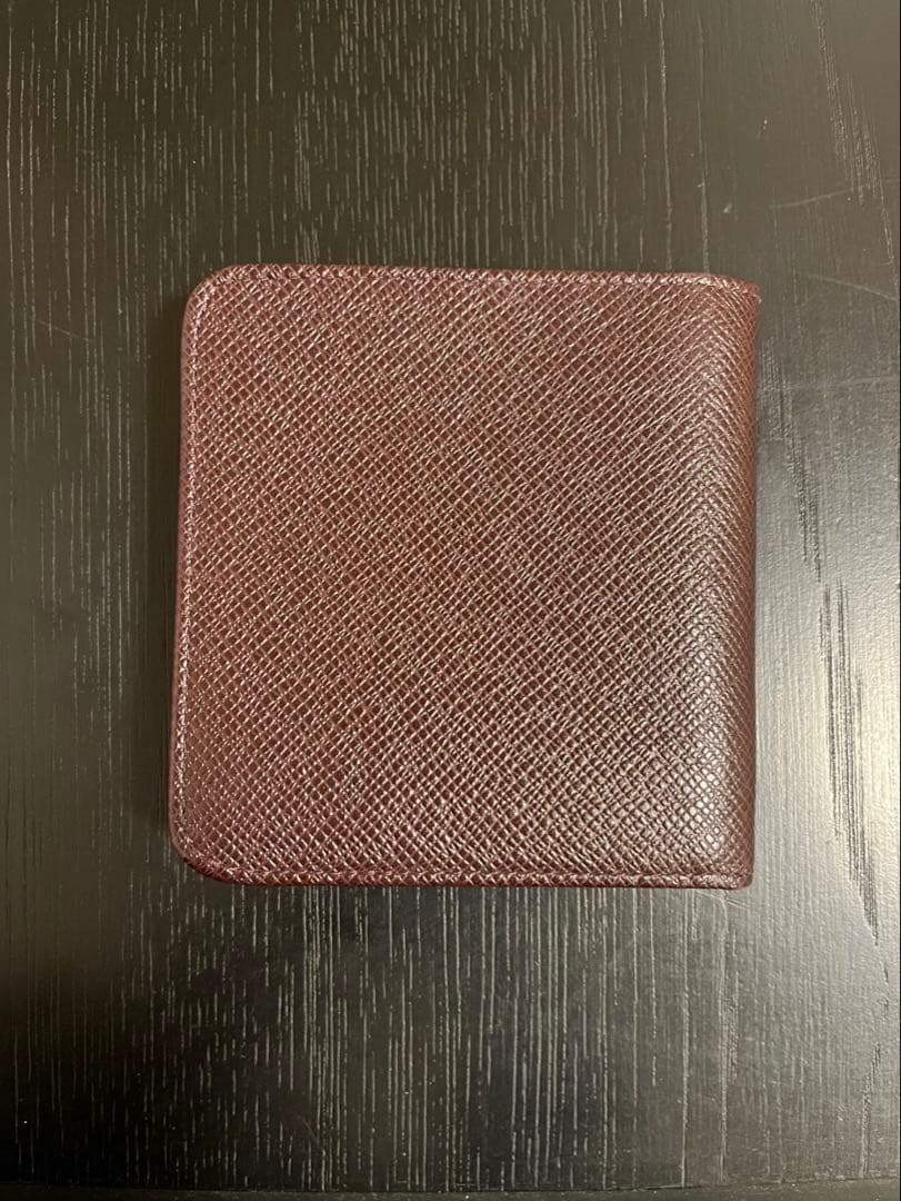 ルイヴィトンの二つ折り財布