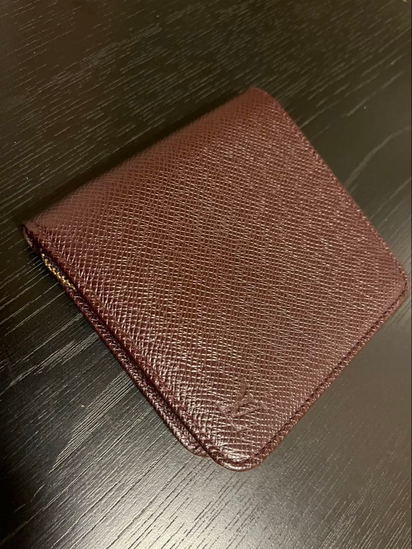 ルイヴィトンの二つ折り財布