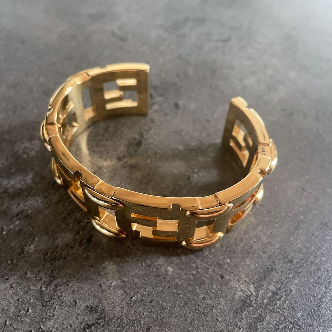 ✨極美品✨FENDI フェンディ　ブレスレット　バングル　 ゴールド　ズッカ柄