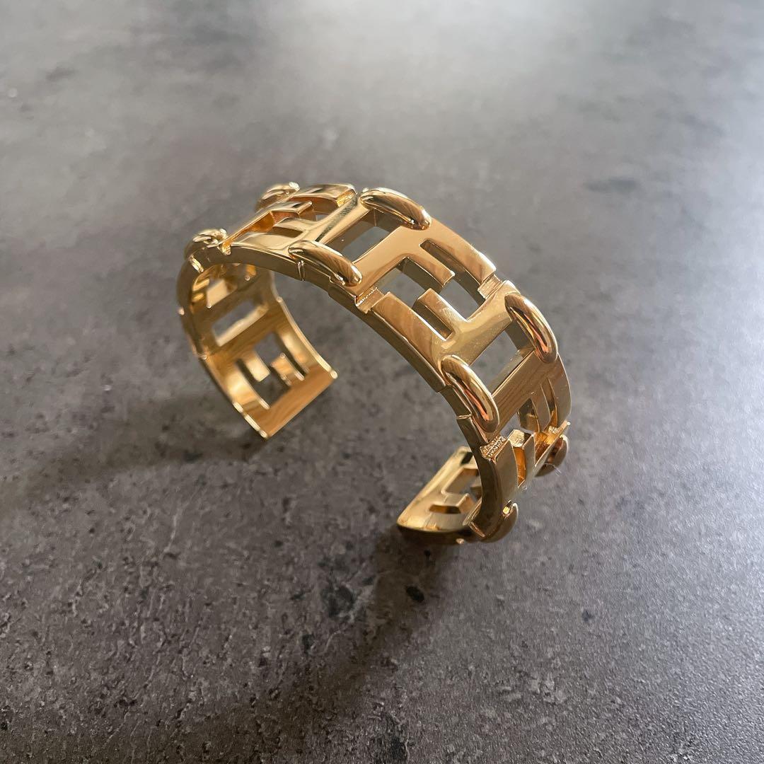 ✨極美品✨FENDI フェンディ　ブレスレット　バングル　 ゴールド　ズッカ柄
