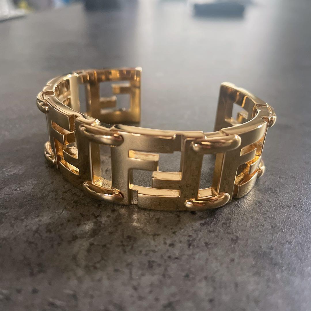 ✨極美品✨FENDI フェンディ　ブレスレット　バングル　 ゴールド　ズッカ柄