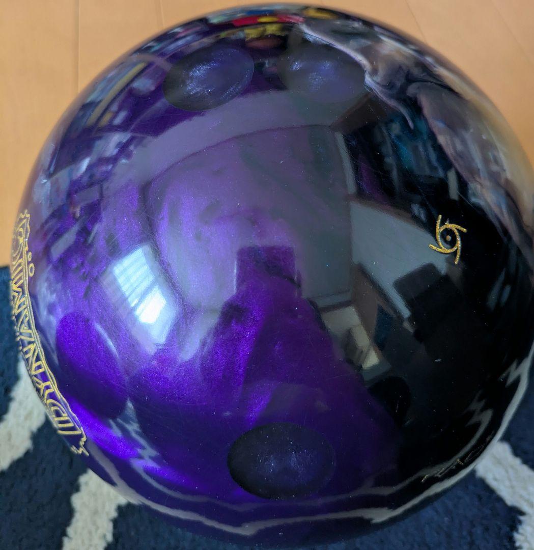 ボウリングボール　コード・ダイナミック　プラグ済１４ポンド