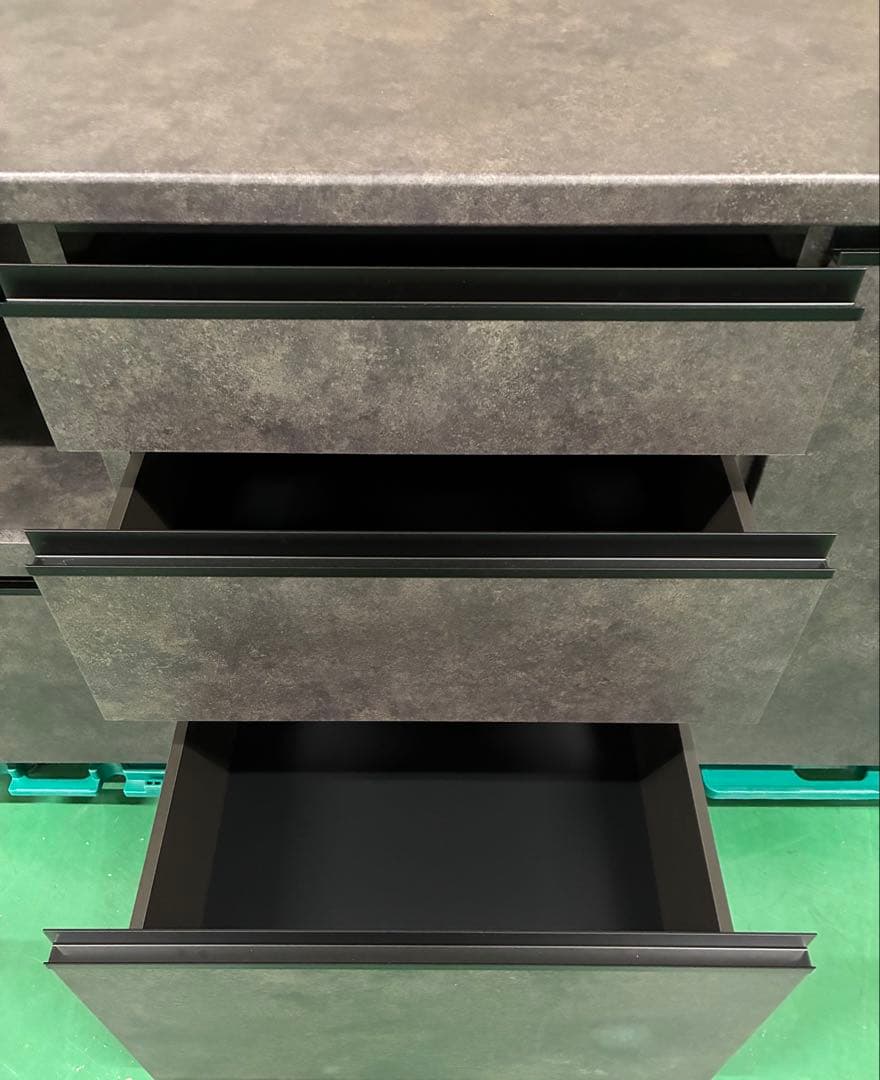 若干色ムラあり、パモウナ EMA-1400Rカウンター 幅140cm