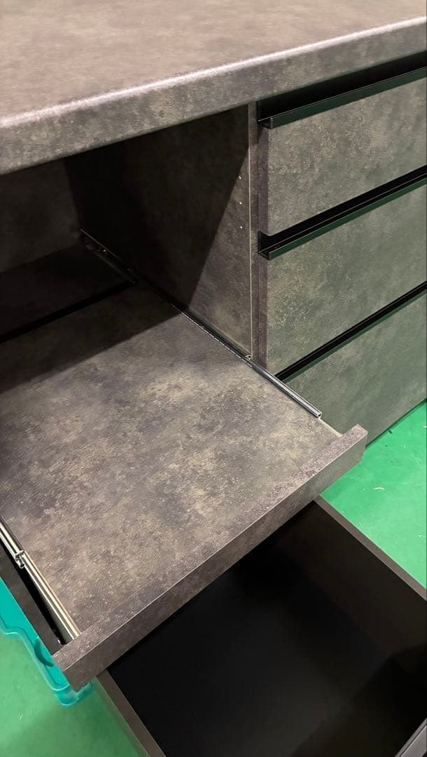 若干色ムラあり、パモウナ EMA-1400Rカウンター 幅140cm