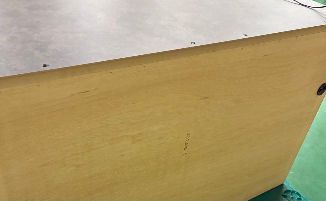 若干色ムラあり、パモウナ EMA-1400Rカウンター 幅140cm