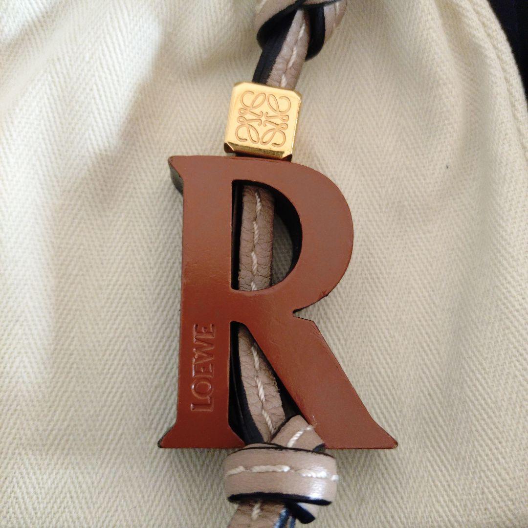 LOEWE　ロエベ　チャーム　イニシャル
