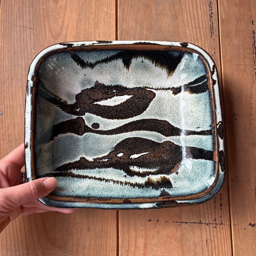 海鼠釉流し掛け8号角皿　湯町窯　島根