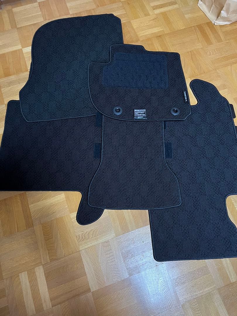 新型ヴェゼル現行型　新車外しフロアマット