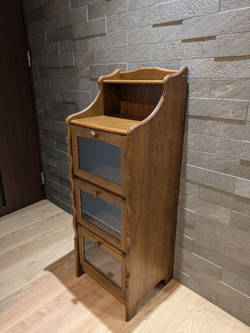 【karimoku】カリモク ガラス扉3段キャビネット 飾り棚 木製