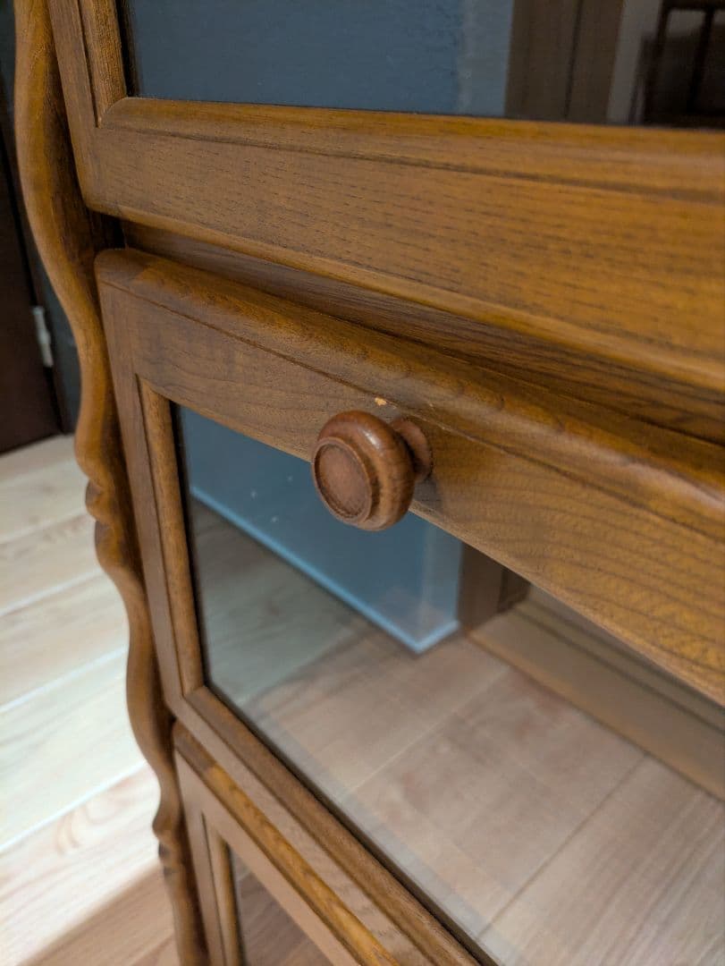 【karimoku】カリモク ガラス扉3段キャビネット 飾り棚 木製