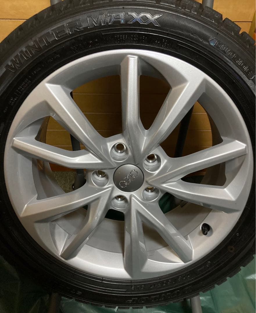 《新品同様》 アウディ純正ホイール、スタッドレスタイヤx4本