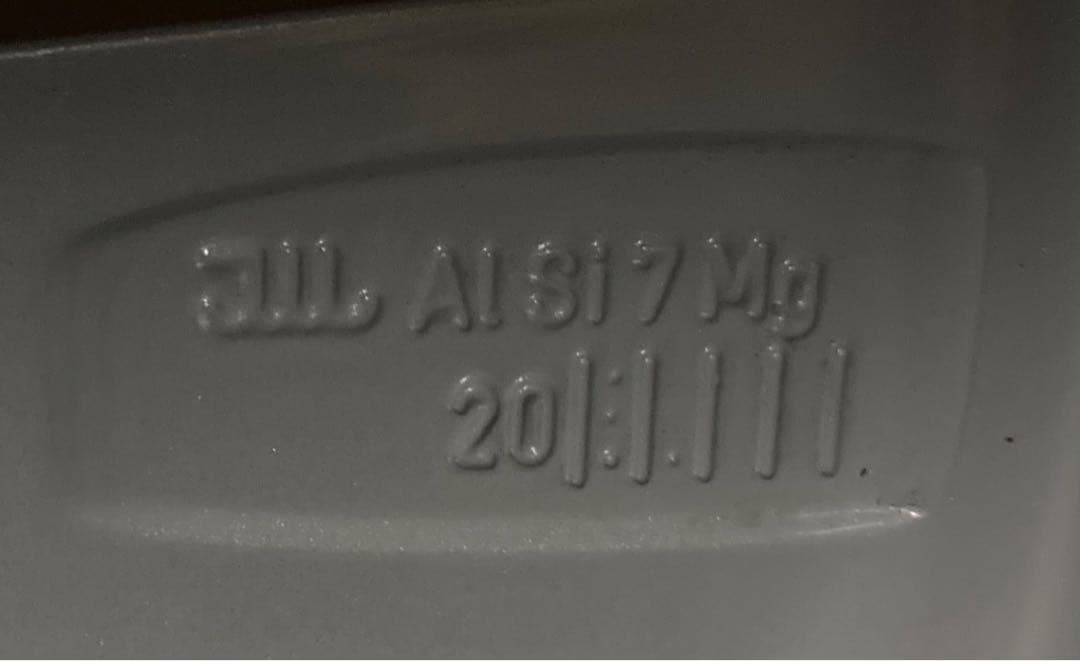 《新品同様》 アウディ純正ホイール、スタッドレスタイヤx4本