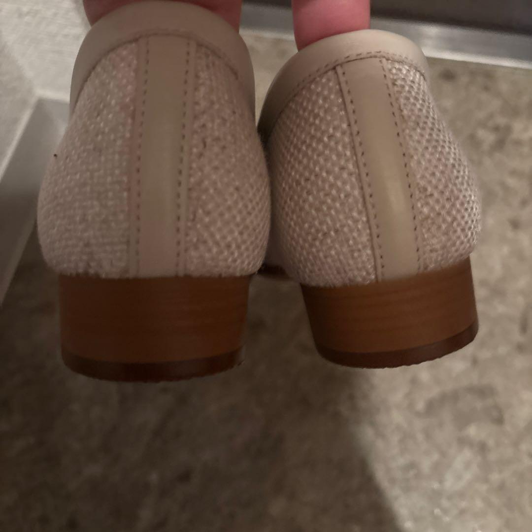 DIANA リボン付きローファー オフホワイト　べージュ