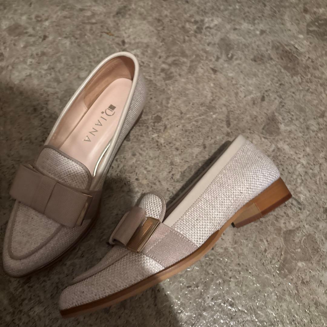 DIANA リボン付きローファー オフホワイト　べージュ