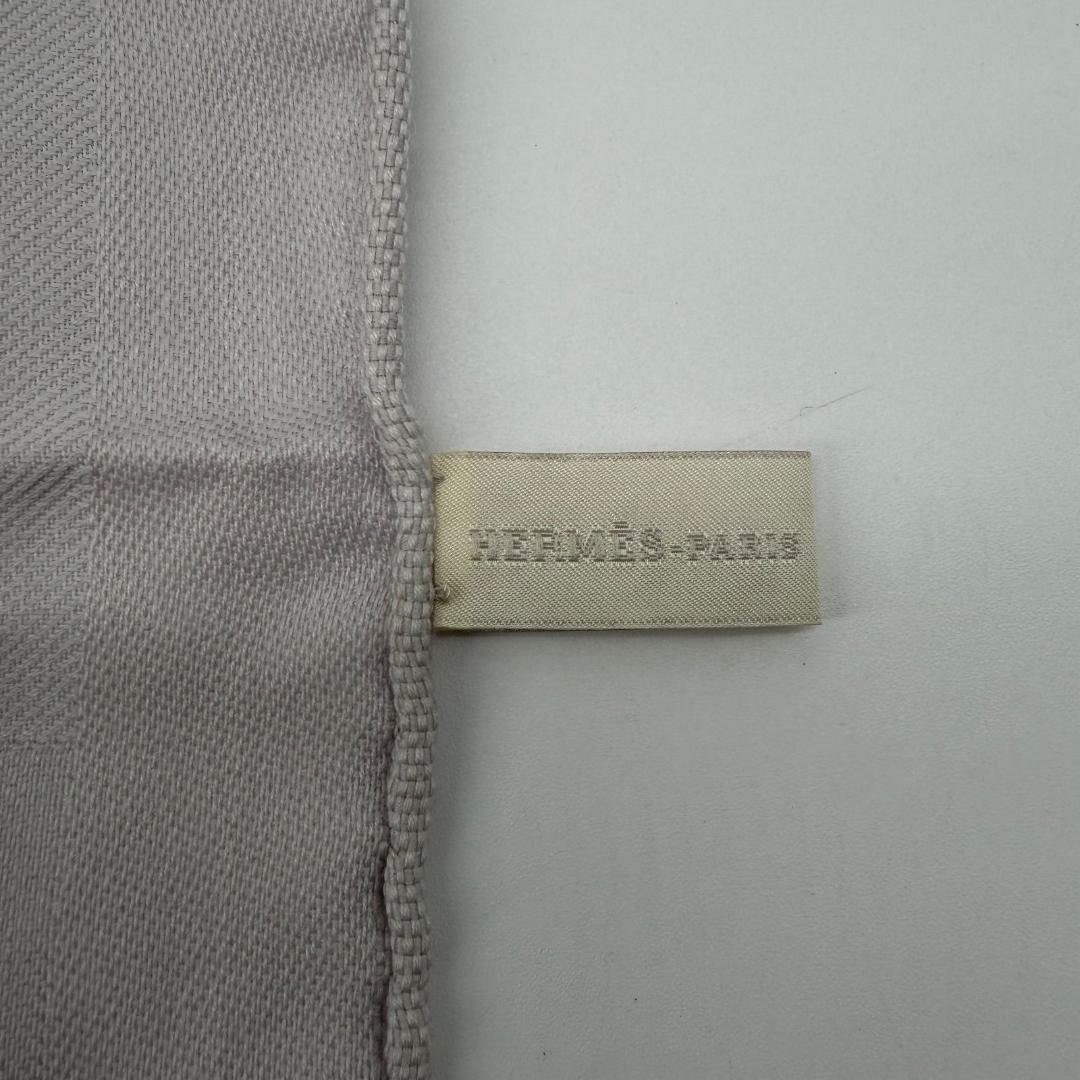 16775✨HERMES 大判ストール 幾何学 ロゴ グレー