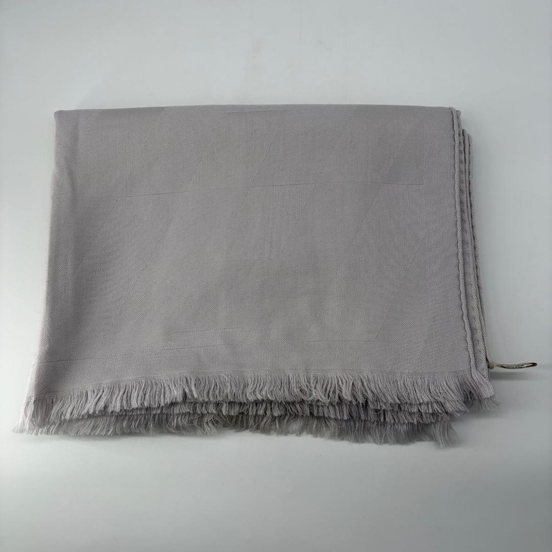 16775✨HERMES 大判ストール 幾何学 ロゴ グレー