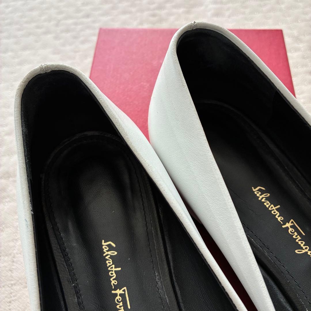 FERRAGAMO　フェラガモ　ヴァラリボン　バイカラー　フラット　パンプス