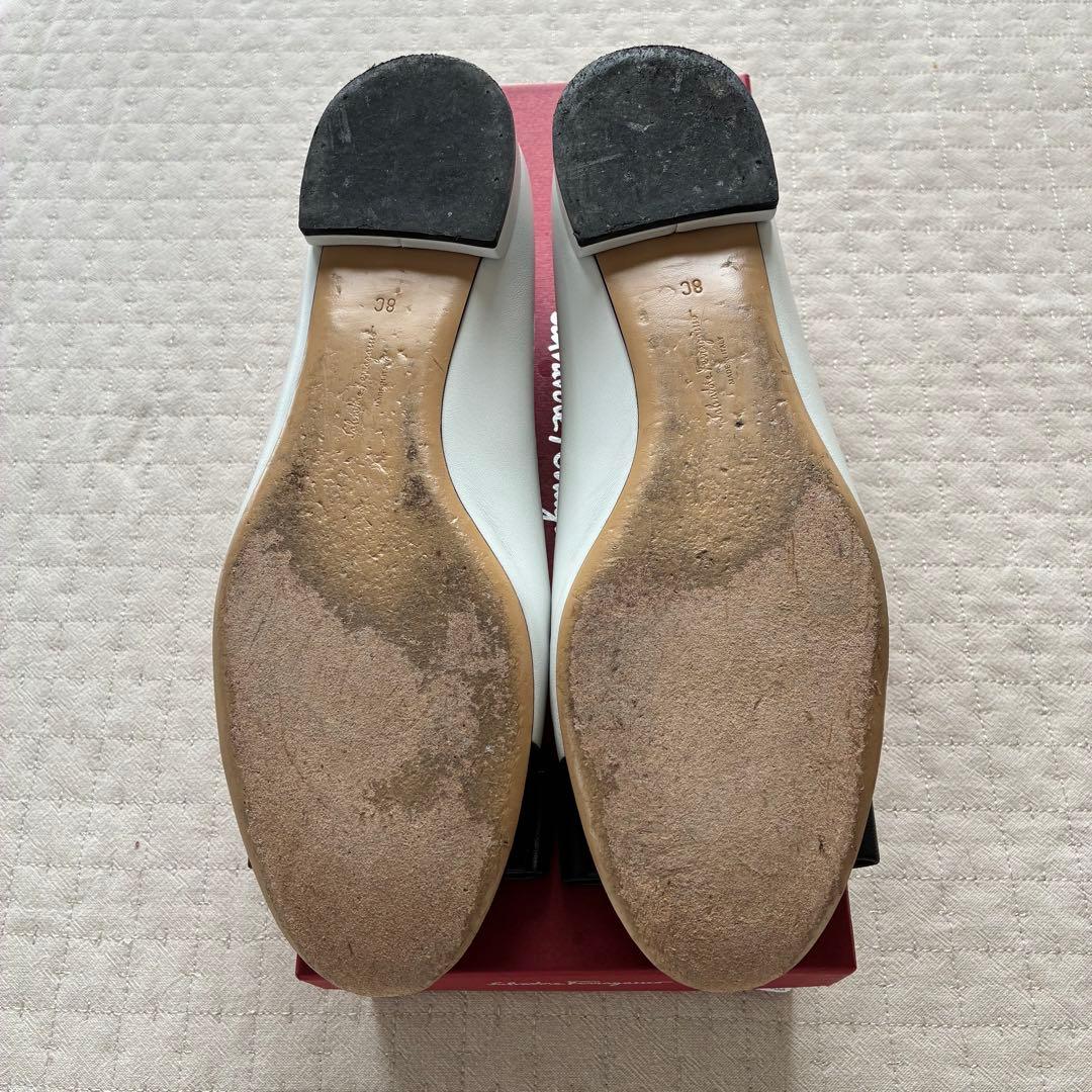 FERRAGAMO　フェラガモ　ヴァラリボン　バイカラー　フラット　パンプス