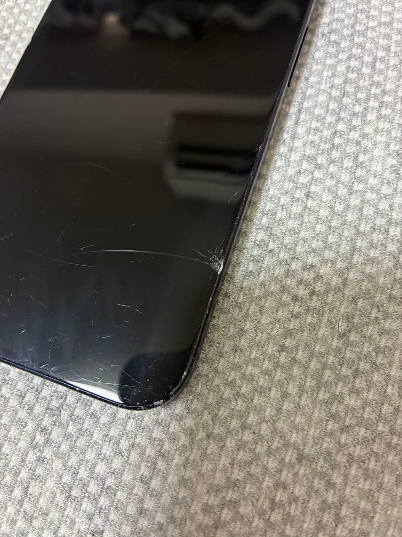 iPhone15 128GB ブラック画面割れ