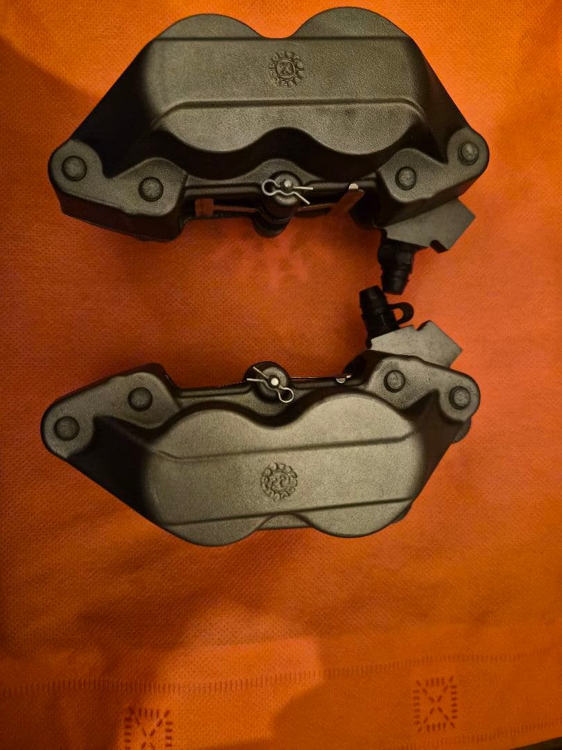 【美品】ブレンボ 4P キャスティングキャリパー 40mm 左右セットレッドロゴ