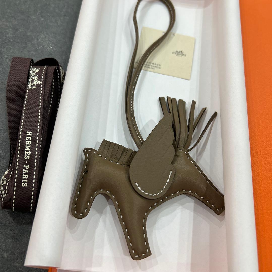 新品未使用　HERMES ロデオ　ペガサス　エトゥープ PM チャーム