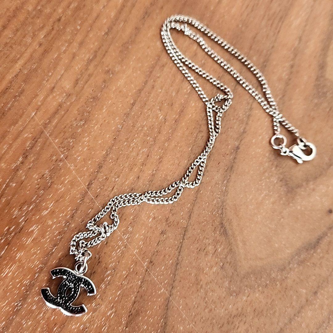 CHANEL クリスタルロゴネックレス